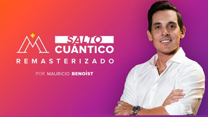 Hombre sonriente, logo "Salto Cuántico Remasterizado".