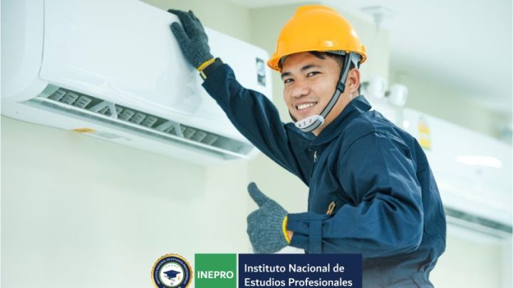 Técnico instalando aire acondicionado, Instituto Nacional.